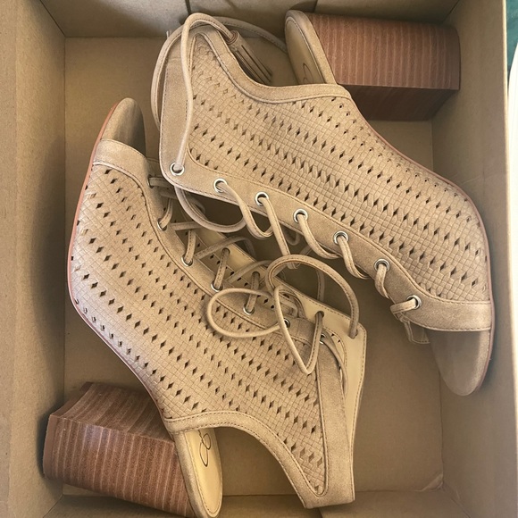 Perfect Heels - Picture 2 of 3